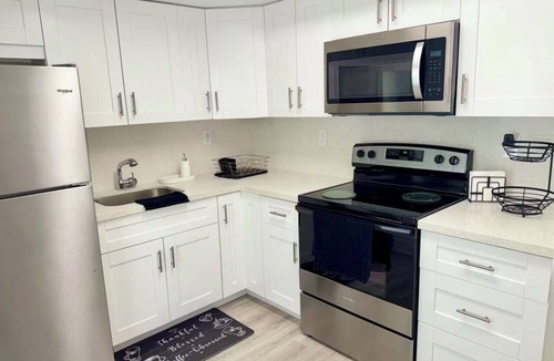 Kendall House | Cozy two bedroom Miami home withf ree parking at your front door.