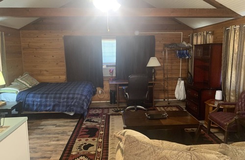 Tallahassee Apartment | Cozy Upstairs Studio