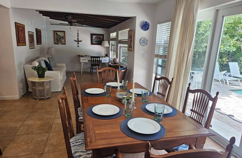 Southside House | Cozy West Palm House in SoSo