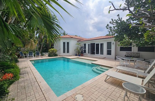 Southside House | Cozy West Palm House in SoSo