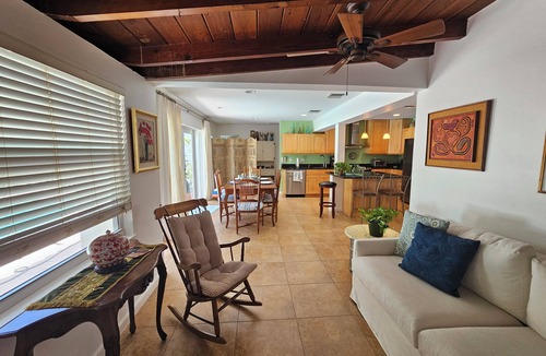 Southside House | Cozy West Palm House in SoSo