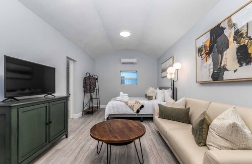 Old Seminole Heights Apartment | Cozy Yet Modern Studio Located Nearby Busch Gardens, ZOO Tampa & More!