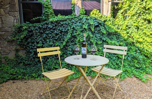Young Harris Apartment | Crane Creek Vineyards- Suite w/Private Courtyard
