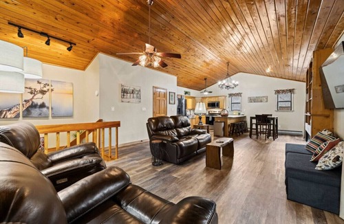 Sylva House | Crashing Creek Cabin, Hot Tub, Mountain Views & King Bed!