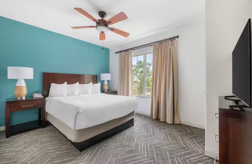 West Kissimmee Hotel | Create Unforgettable Memories in Your Next Favorite Getaway! Outdoor Pool!
