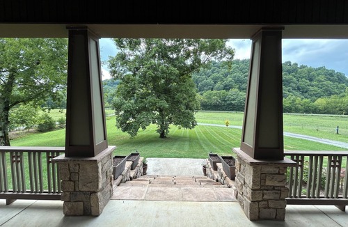 Beechgrove House | Creekside Bungalow : peaceful, country, feels like home