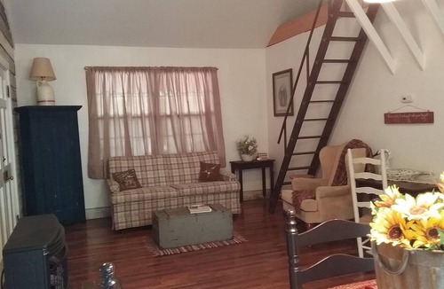 Clayton Cabin | Creekside Cabin Close to hiking trails and waterfalls