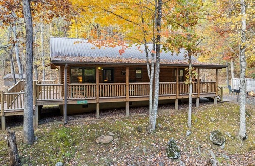 Bryson City Cabin | Creekside Cabin with covered porch only 3 miles from downtown Bryson City!
