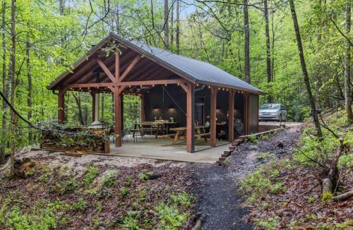 Pine Ridge House | Creekside - Camping Cabin Retreat - RRG, KY