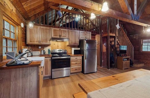 Cleveland Cabin | Creekside Cedar Cabin