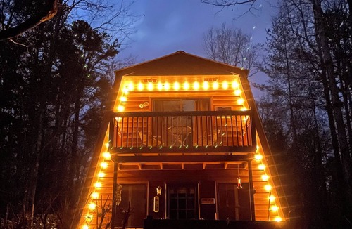 Cleveland Cabin | Creekside Crow's Nest - Cozy Getaway Near Wineries