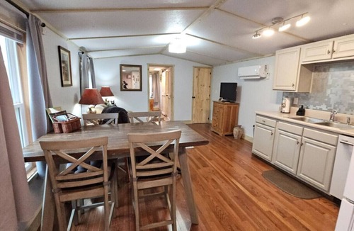 Arden House | Creekside Delight-Lovely! 20 min to Asheville