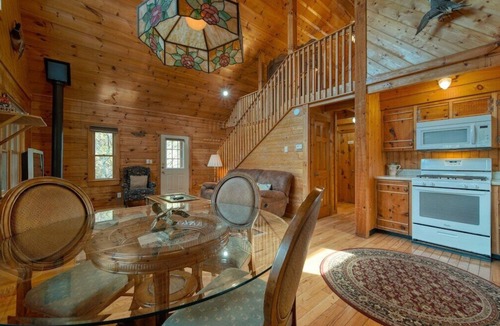 Hiawassee Cabin | Creekside Duck Cabin - Creek Front - Mountain View