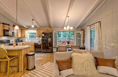 Sky Valley House | Creekside Hideaway: Private ,Sky Valley – Golf & Clubhouse very close