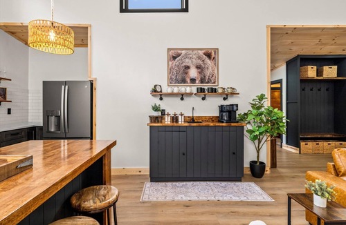 Cosby House | Creekside Luxury 3 Ensuite Bedrooms