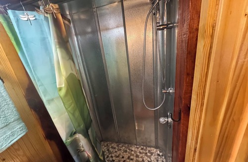 Tazewell Cabin | Creekside Tiny Home adjacent to Norris Lake TVA Property. 1/2 mile to boat ramp!