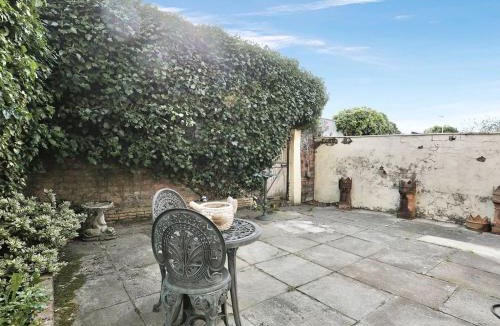 Waterloo House | Crosby & Waterloo Beachside Stay