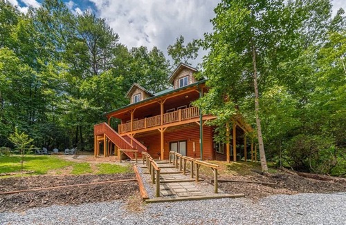Sautee Nacoochee House | CROSS CREEK HIDEAWAY | MOUNTAINS | PET FRIENDLY