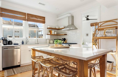 Downtown Charleston House | Crosstown @ King | Elegant Downtown Stay Near King