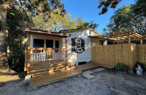 Cocoa Cottage | Cruise/Port Canaveral- 2 Bedroom Cottage/Cocoa Beach