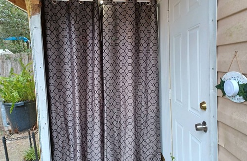 Westside Cabin | Cupcake Cabin Mini 1-bed 1 bath getaway in Jacksonville