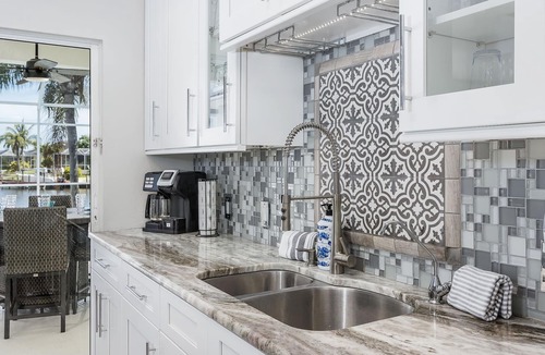 Pelican House | Custom Heated Pool, Intersecting canal views with gulf access! - Villa Sunshine & Unwind - Roelens