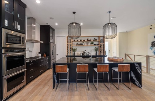 East Durham House | Custom Home Near Duke~Fast WiFi & Easy Check in
