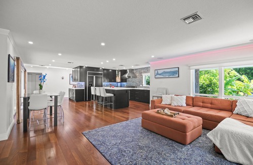 Harbour Inlet House | Custom remodeled home with tropical setting in exclusive Harbor Inlet community