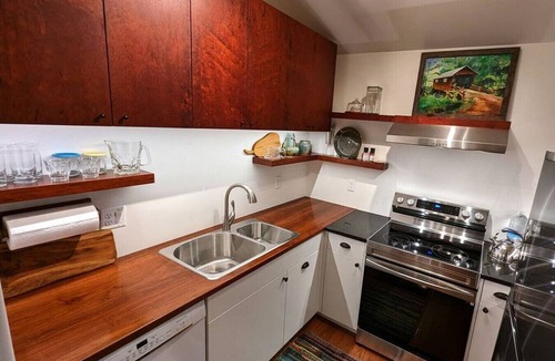 Eighth Avenue Apartment | Custom Shed #1 in Berry Hill off 8th—Step-Free