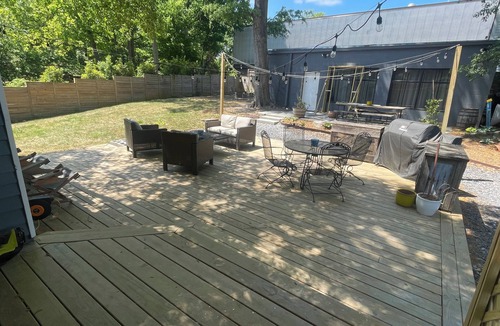 Decatur House | Cute 2 bedroom bungalow! yard, deck , fire-pit, walkable to Decatur restaurants