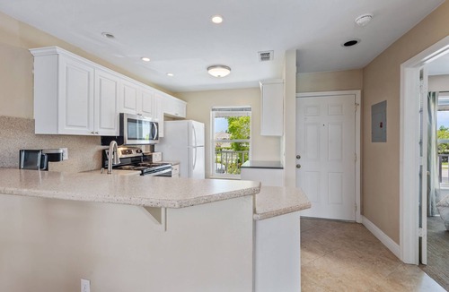 Hammock Bay Condo | Cute 2 BR Condo On The Water at Marco Island