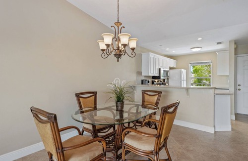 Hammock Bay Condo | Cute 2 BR Condo On The Water at Marco Island