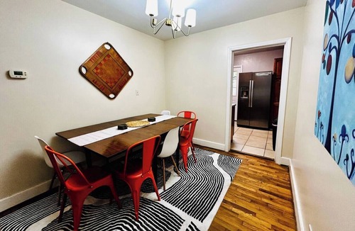 Rosewood House | Cute 5/2 Bungalow w/Easy Access to Everything