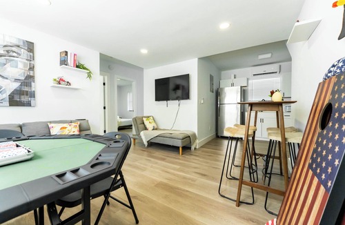 Wynwood Art District Apartment | Cute Apt W/Pool + Games in Wynwood's Heart!