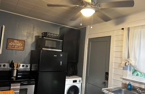 Historic District Cottage | Cute Cottage-Historic District