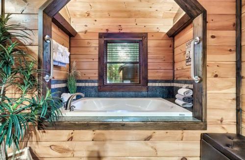 Gatlinburg - Pigeon Forge House | Cute Couples Cabin with Hot Tub Theater Fire Pit