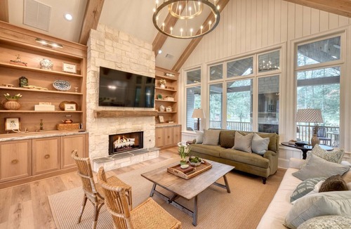 Suches Cabin | Cypress and Magnolia 4-bedroom cabin in Suches GA with hot tub and firepit