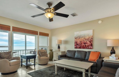 Miramar Beach House | Daily Activities Included🚤🎣👙| PRIVATE BEACH, Spacious Beachfront Townhouse☀️⛱🌊