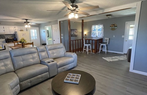 Frogue House | Dale Hollow Cabin Next To State Park With Free Fire Pit & COVERED Boat Slip