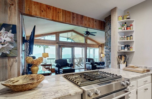Sapphire Cottage | Darby Cottage: Panoramic Mtn Views, Screened Porch, Stunning Terrace
