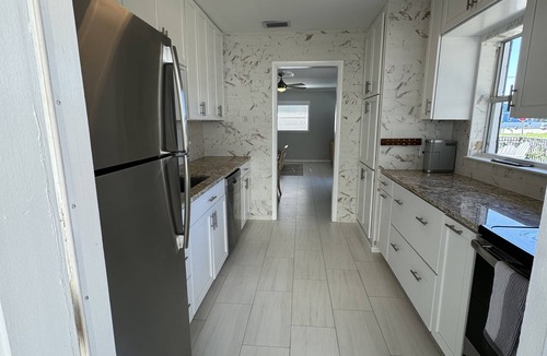 Davis Islands Apartment | Davis Islands Duplex! Overlooking Water! Tranquil and Renovated.