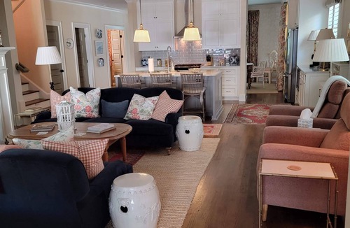 Athens House | DAWG House in Five Points Athens close to stadium all venues 3-bedroom/4 baths!