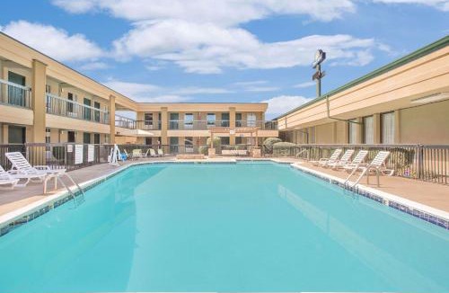 Gadsden Hotel | Days Inn by Wyndham Attalla