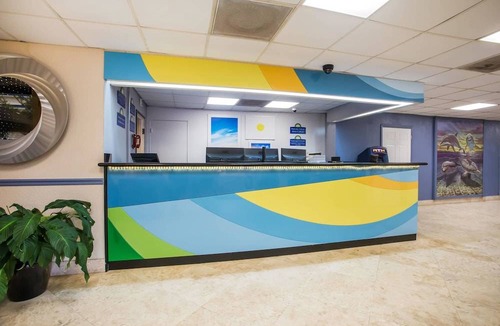 Ludlam Hotel | Days Inn by Wyndham Miami International Airport