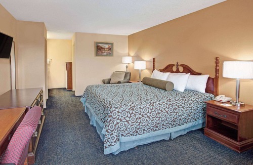 Marietta Hotel | Days Inn by Wyndham Marietta White Water