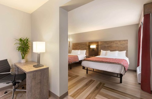 Bowling Green Hotel | Days Inn & Suites by Wyndham Bowling Green