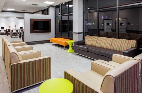 Orlando Hotel | Days Inn & Suites by Wyndham Orlando Airport
