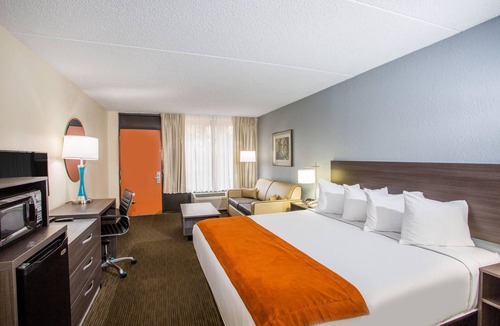 Orlando Hotel | Days Inn & Suites by Wyndham Orlando Airport