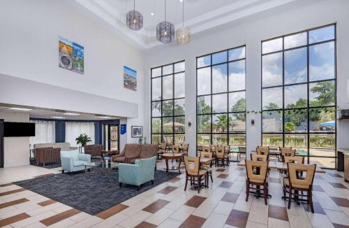 Savannah Hotel | Days Inn & Suites by Wyndham Savannah Midtown