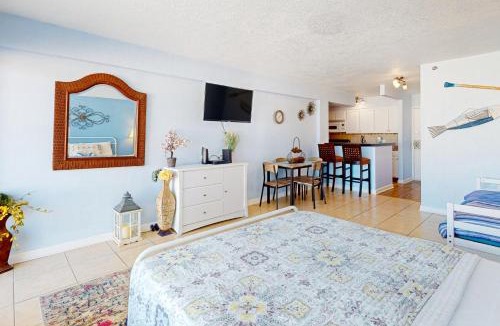 East Daytona Hotel | Daytona Dreamin' Unit 320